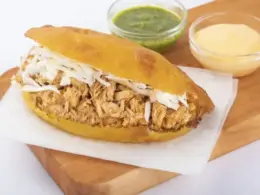 Empanada Operada con Queso Delux