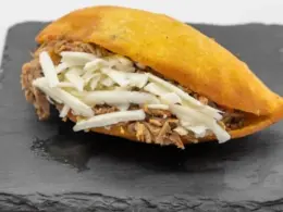 Empanada Operada con Queso & Pollo