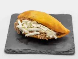 Empanada Operada con Queso & Ternera