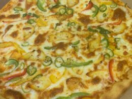 Pizza Chicken Tikka Grill Especial — Restaurante Golden Curry y Kebab, Córdoba