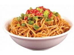 Tallarines fritos con salsa estilo chino — Chinatown 2 Ciudad Jardín