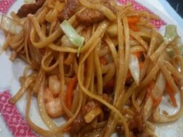 Tallarines fritos con tres delicias — Chinatown 2 Ciudad Jardín