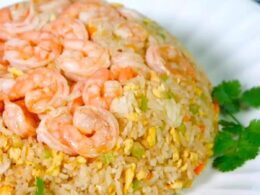 Arroz frito con gambas 虾仁炒饭 — Yakimanzi