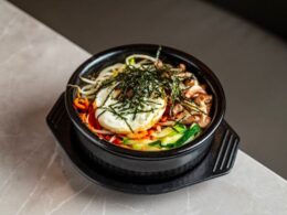 Bibimbab石锅拌饭 — Yakimanzi